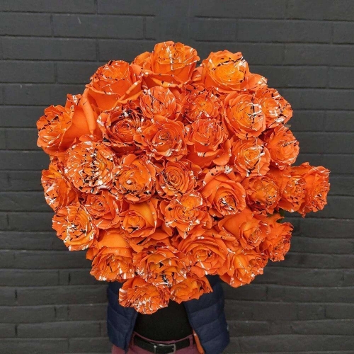 Букет из 48 необычных оранжевых роз
