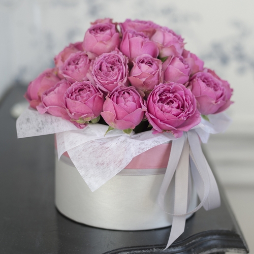 Букет из 35 розовых пионовидных роз в коробке