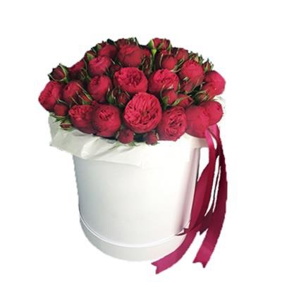 Букет из 15 красных пионовидных роз в коробке