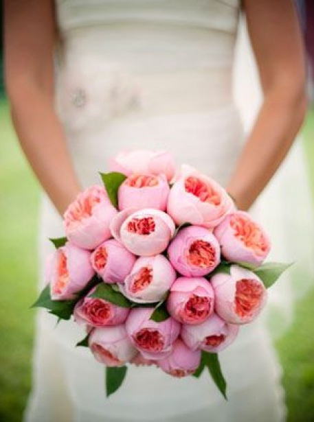 Букет невести из 17 розовых пионовидных роз