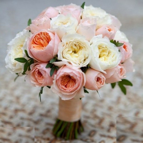 Микс из 25 белых и розовых пионовидных роз для невесты