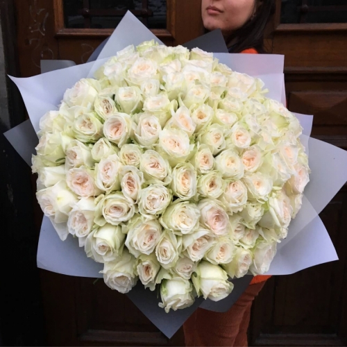 Букет из 101 белой пионовидной розы