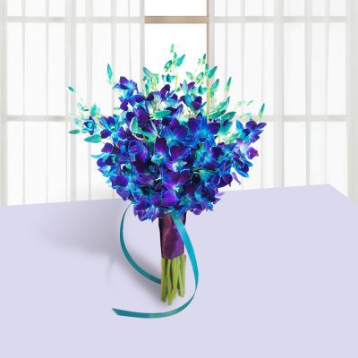 Букет из 25 синих орхидей